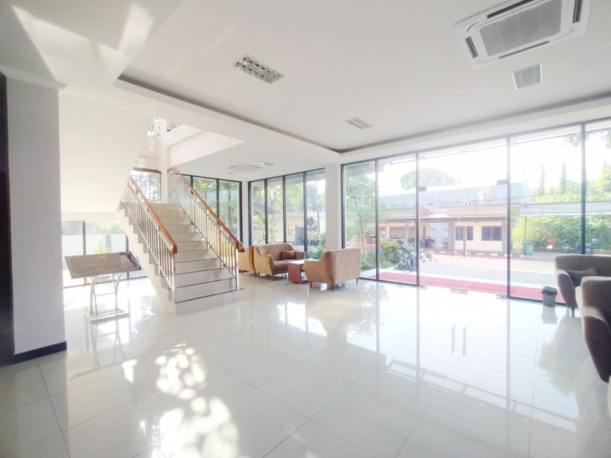 Urbanview Wirasatya Akpol By Reddoorz 3*
