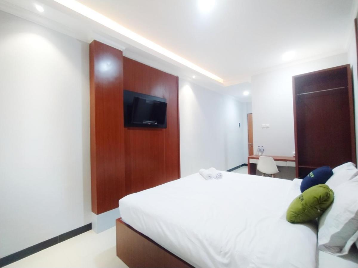 Urbanview Wirasatya Akpol By Reddoorz 3* Semarang