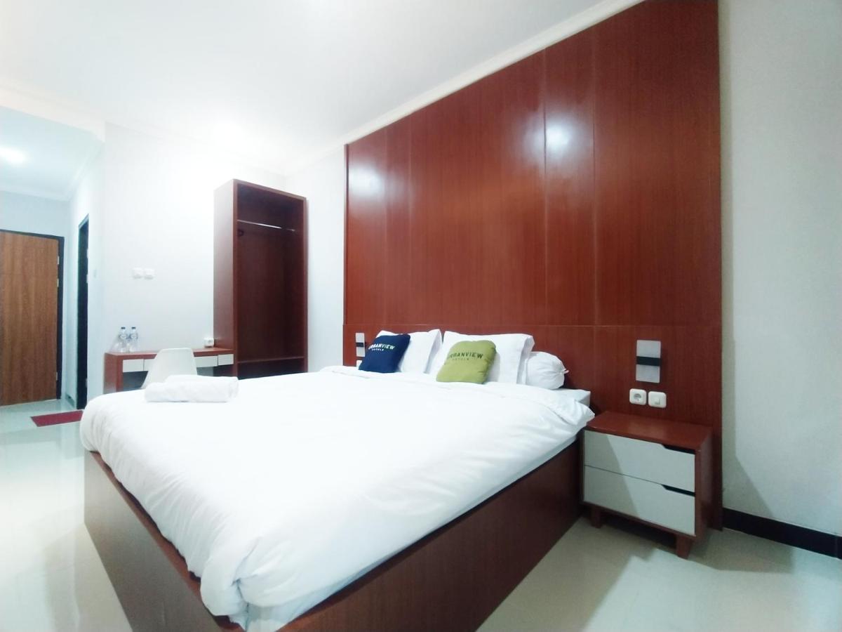 Hotel Urbanview Wirasatya Akpol By Reddoorz