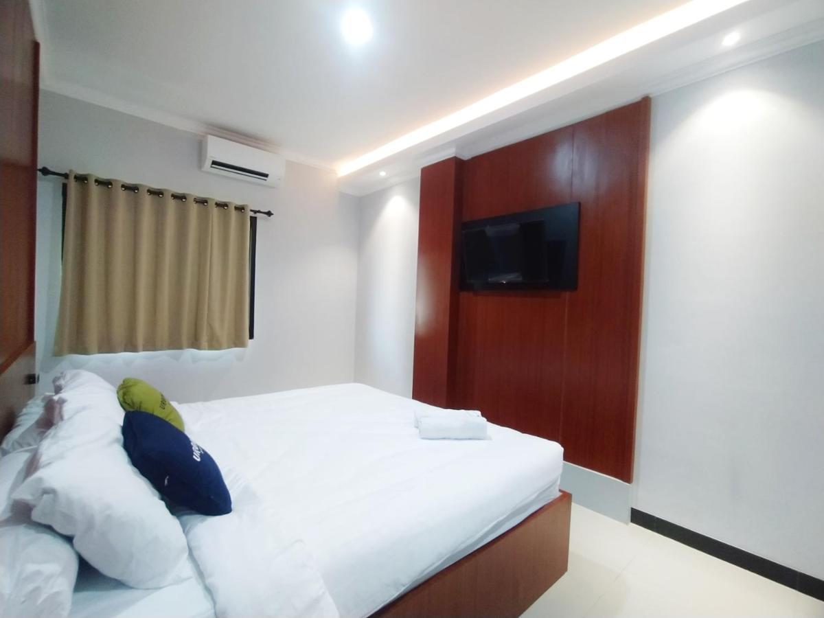 Hotel Urbanview Wirasatya Akpol By Reddoorz