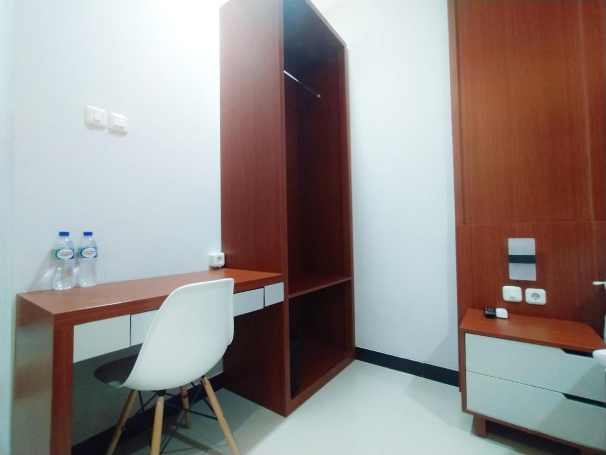 Hotel Urbanview Wirasatya Akpol By Reddoorz 3*