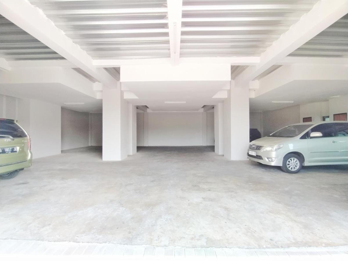 Urbanview Wirasatya Akpol By Reddoorz 3* Semarang