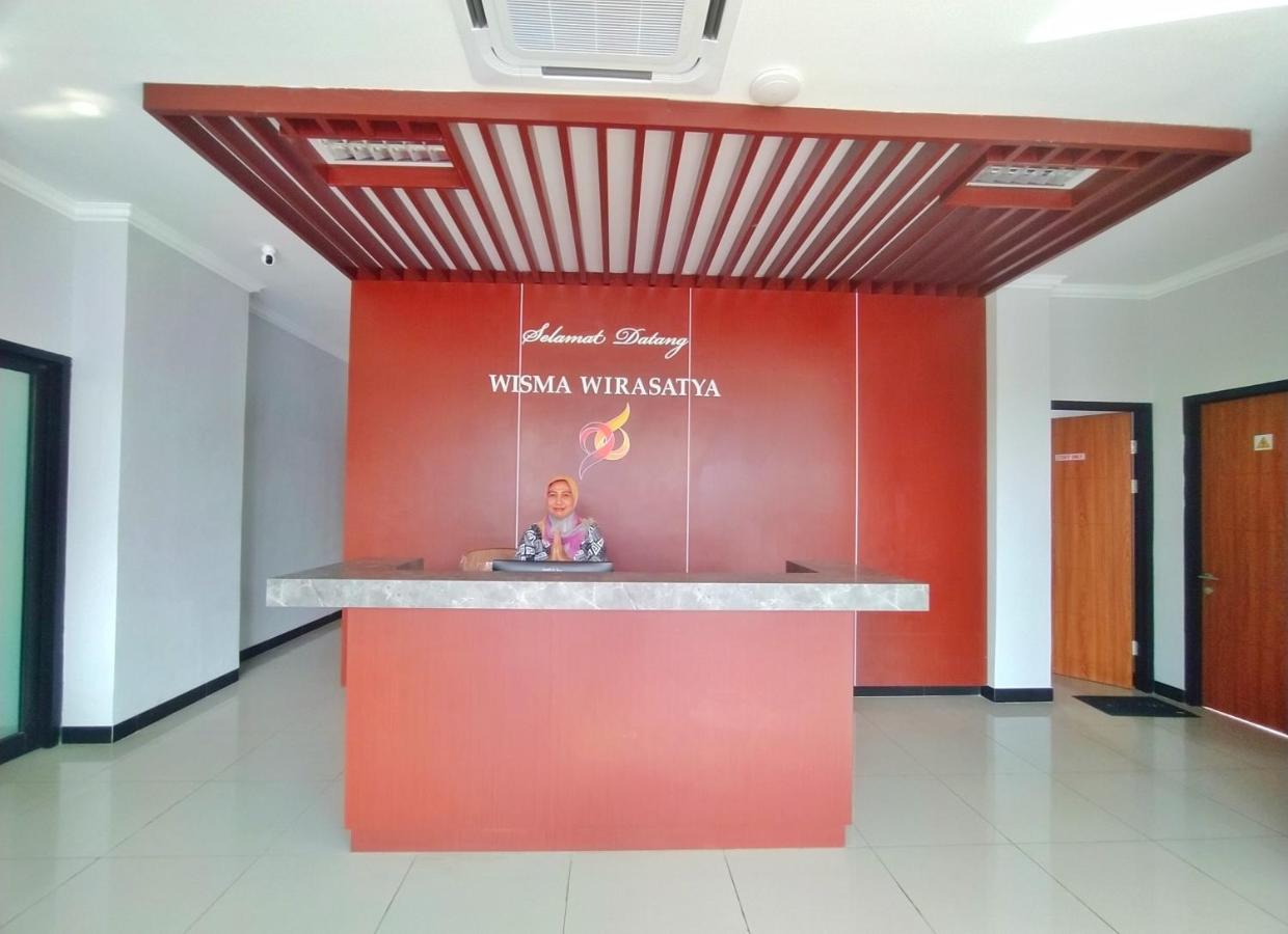 Hotel Urbanview Wirasatya Akpol By Reddoorz