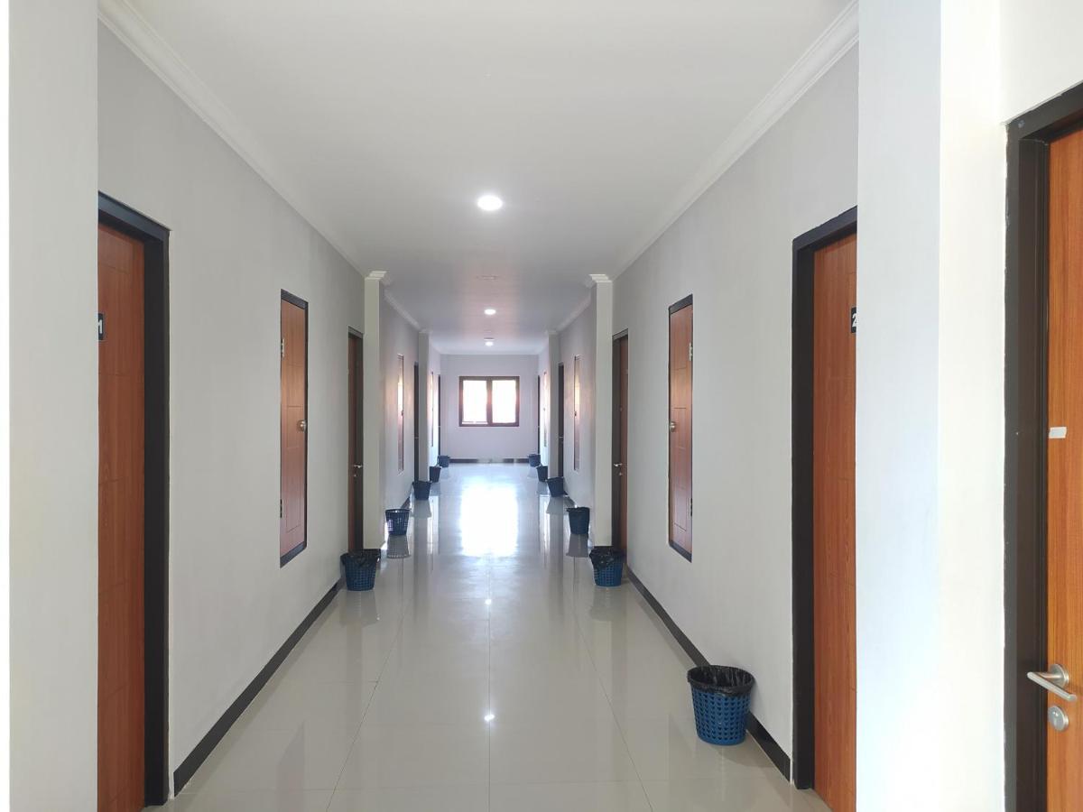 Urbanview Wirasatya Akpol By Reddoorz Hotel Semarang